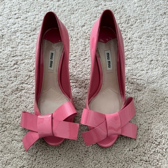 Miumiu- Pink Patent Leather Large Bow Peep Toe Heels - Picture 2 of 6
